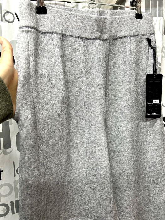 Костюм трикотажный с брюками палаццо, свободный крой.