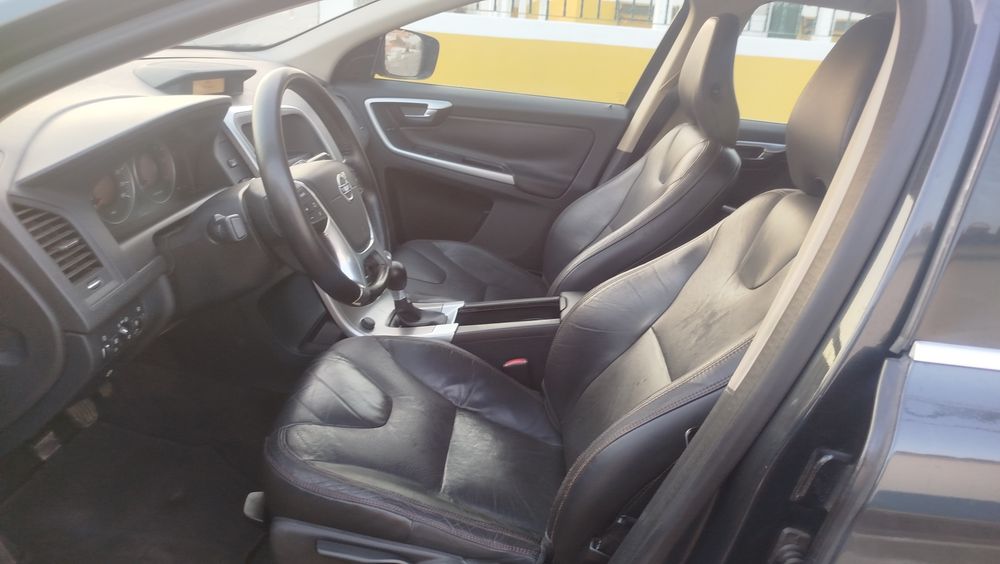 Vendo Volvo X60 está completamente novo