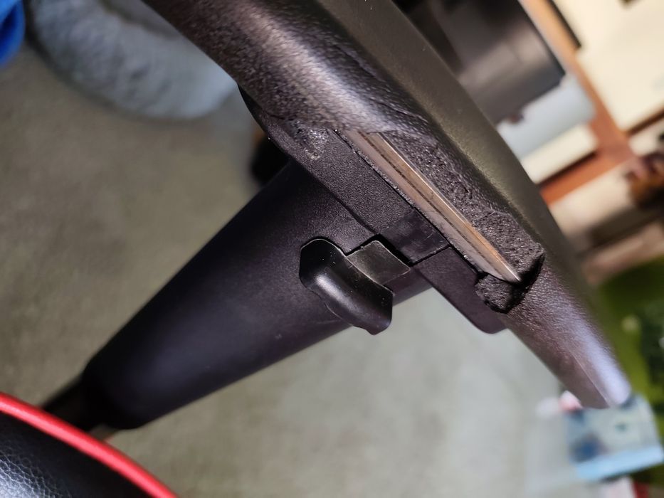 Cadeira Gaming em bom estado geral