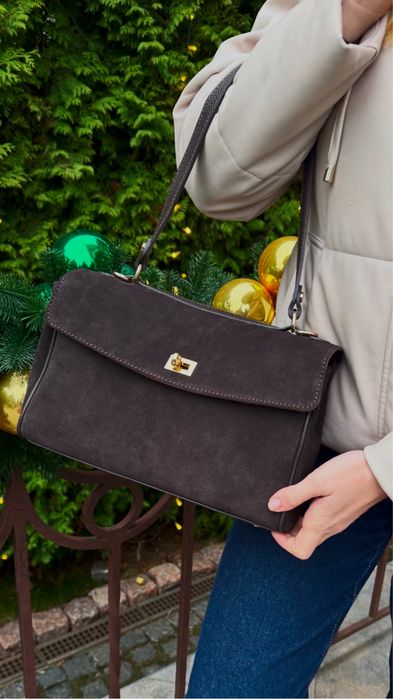 Чорна та шоколадна Сумка жіноча середня з натруальної замші