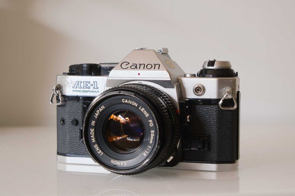 Câmara Fotográfica Analógica - Canon AE1 Program + Obj. 50mm F1.8