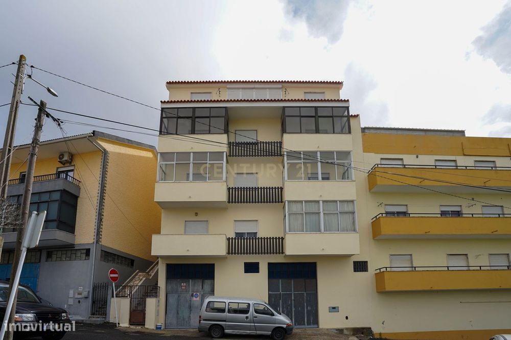 Apartamento T3 em Loures com Vista Panorâmica e Boa Localização — Camarate, Unhos E Apelação, Lisboa