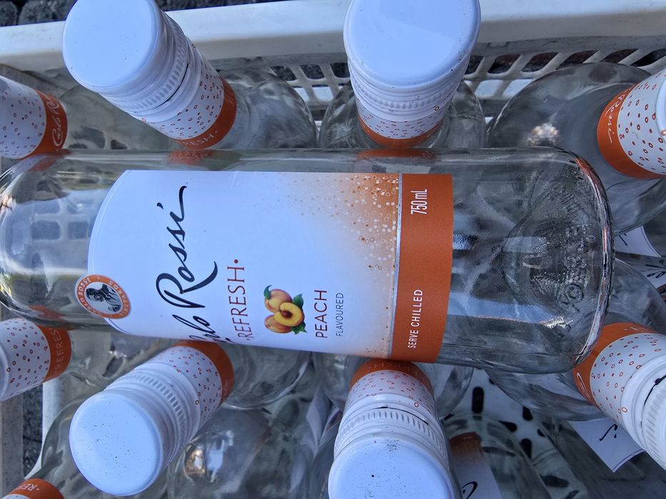 Butelki szklane na wino z nakretka