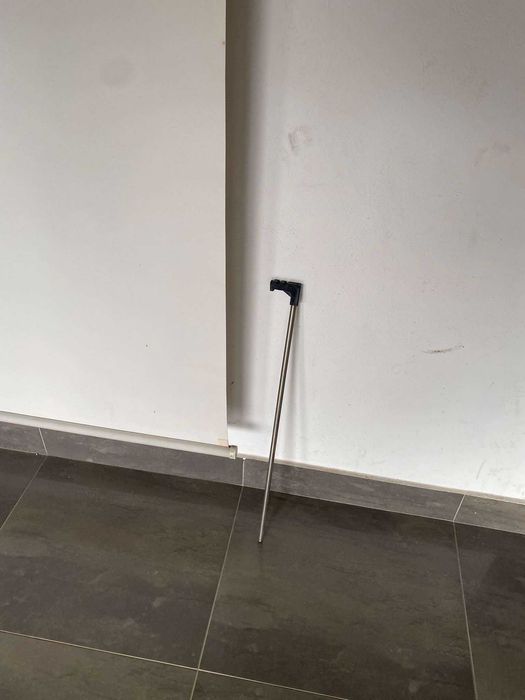 Ekran projekcyjny duży.