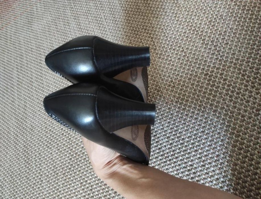 Нові шкіряні туфлі Clarks