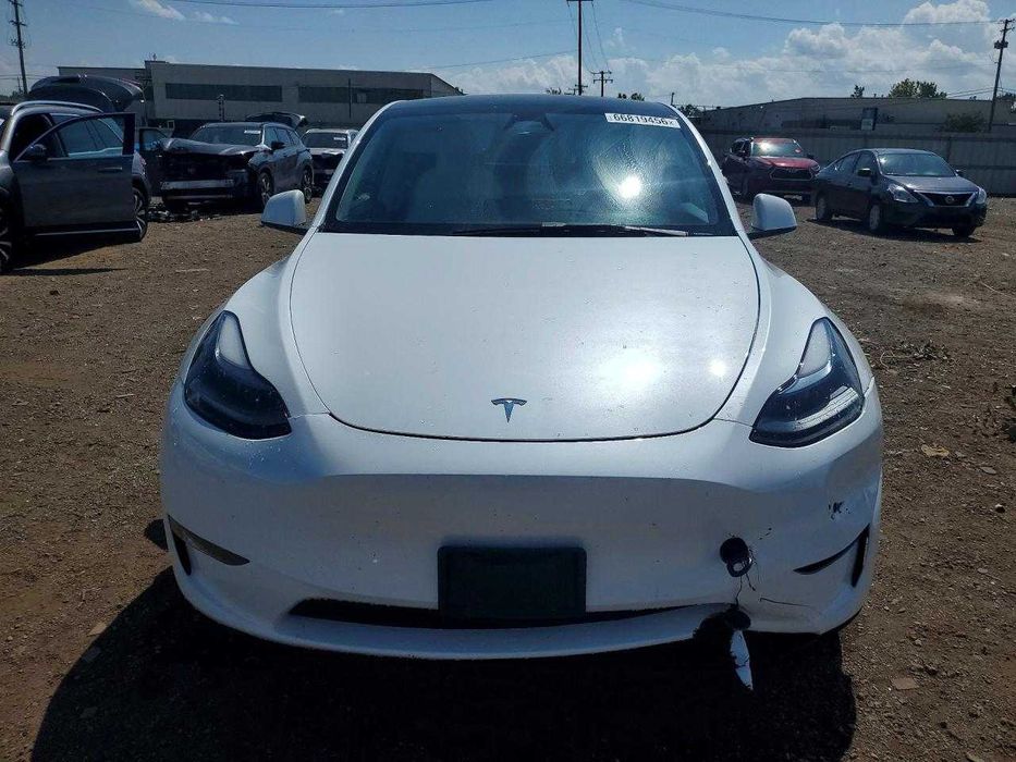 Tesla Model Y 2021 /