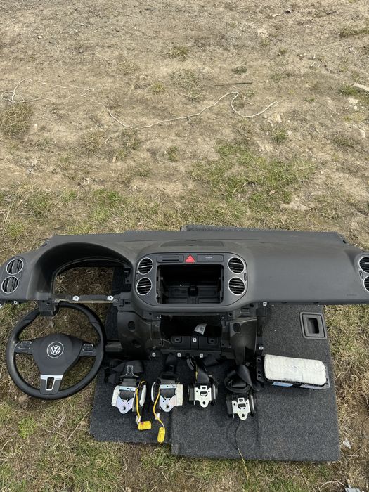 Konsola deska rozdzielcza vw golf 6 plus pasy poduszki