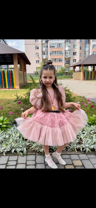 Шикарна випускна сукня