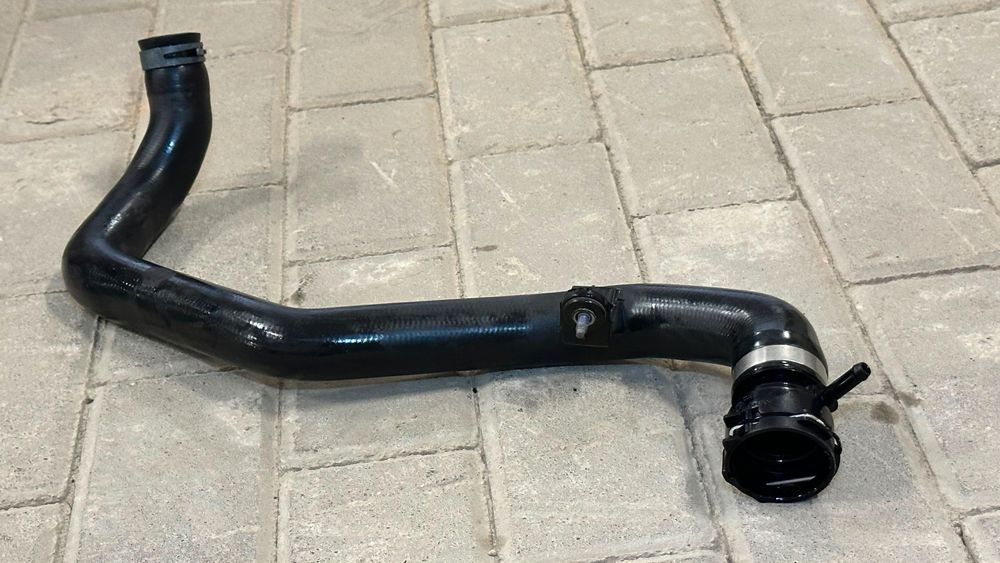 Шланг радіатора охолодження верхній 7P 7P6122101K (патрубок тосольний) Туарег, Туарек, Таурег, Тур Volkswagen Touareg NF FL, Porsche, Audi Ауді Порш