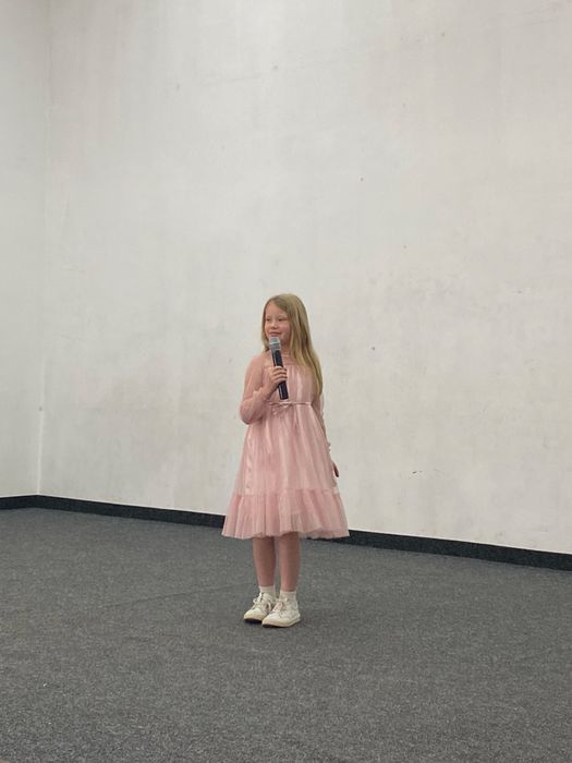 Дуже красива сукня. В чудовому стані. На зріст від 128 до 140 см