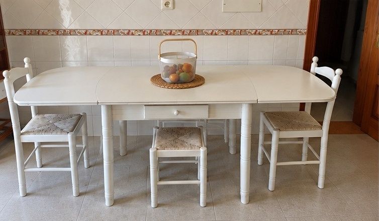 Mesa de Cozinha Extensível + 4 Cadeiras + 1 Banco