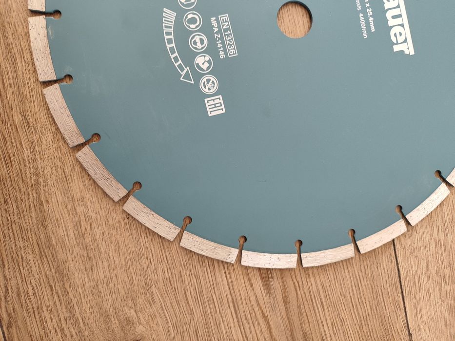 Tarcza diamentowa Erbauer segmentowa 350 x 25,4
Tarcza diamentowa Erba