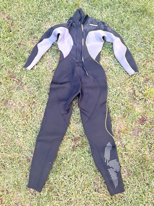 Fato de surf mais prancha de bodyboard