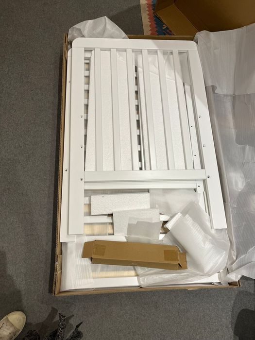 NOVO Berço Bari com Lateral Ajustável  Branco 60cmX120cm (com rodas)