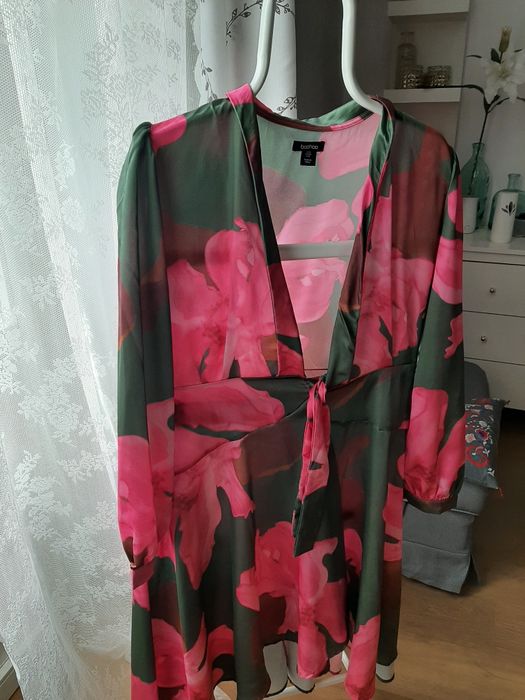 Sukienka kopertowa Boohoo