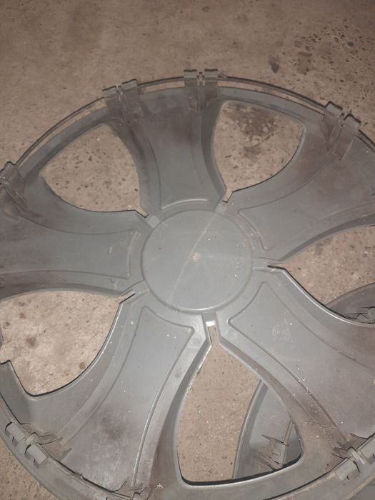 Продам два ковпаки