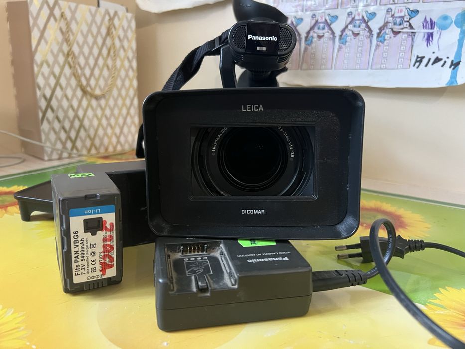 Відеокамера Panasonic AG-HMC154ER б/у 1400h 4 карти памʼяті до неї