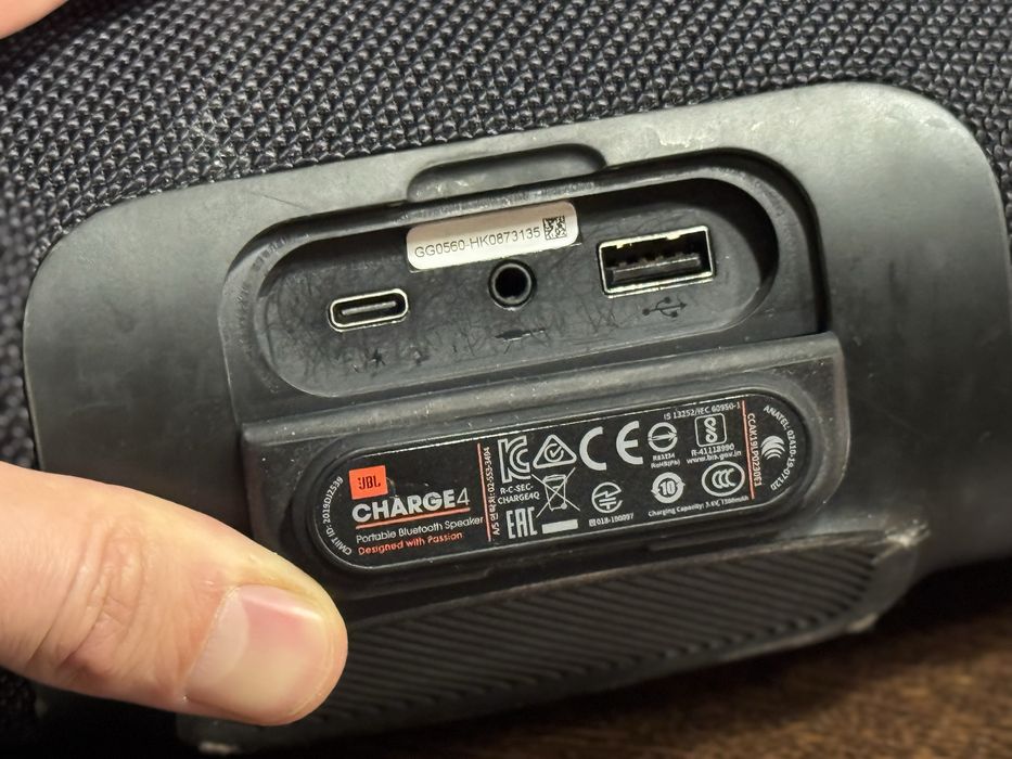 Пара Bluetooth-колонок JBL Charge 4