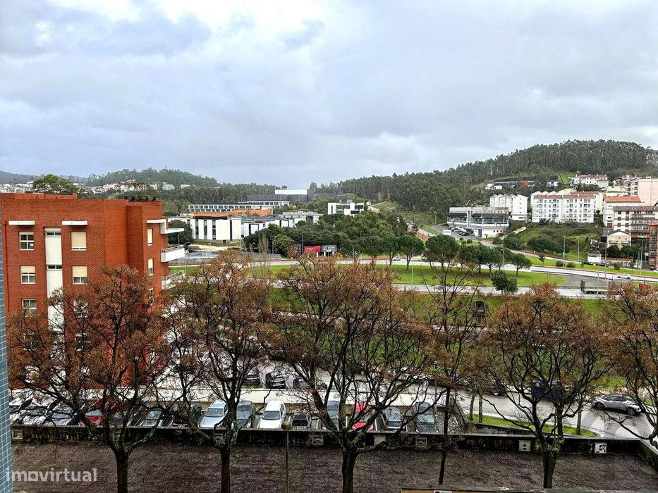 Apartamento T2  remodelado, varandas com vista desafogada, arqueamento