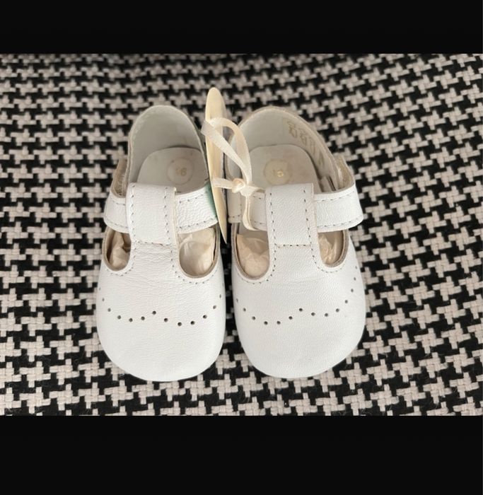 Sapatos Wedoble de pele brancos novo