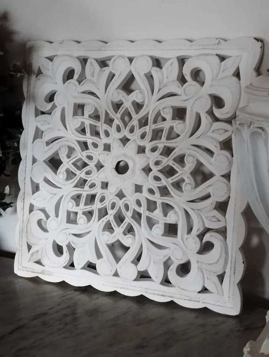 Placa Grande Ornamentada em Madeira