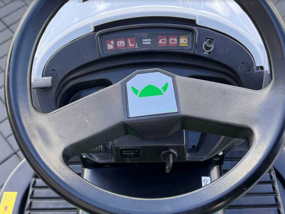 Traktorek Ogrodowy VIKING Cyclon MT780 B&S 22KM HYDRO + Pług / 122 cm