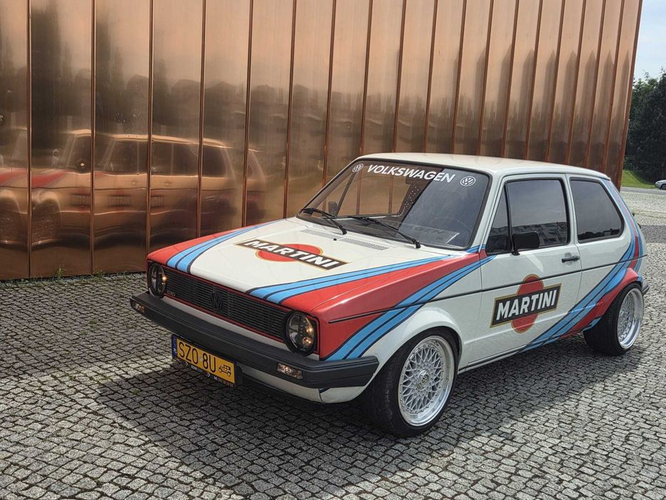 VW Golf I klasyczny z 1982r.  auto promocyjne w barwach Martini Racing