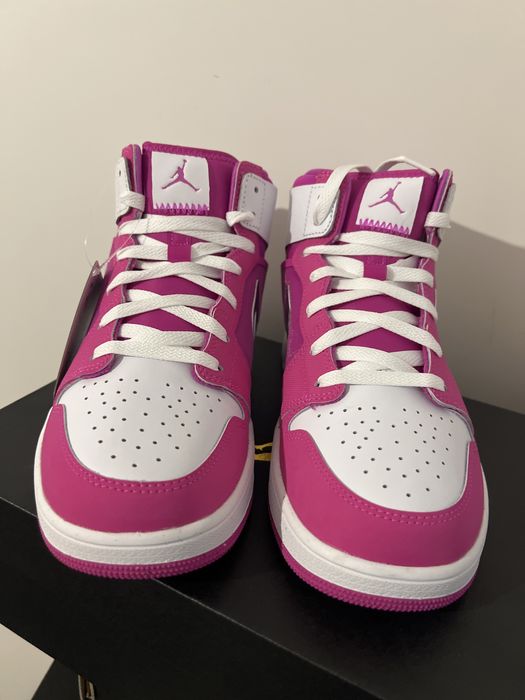 Jordan 1 mid rm easy on 40