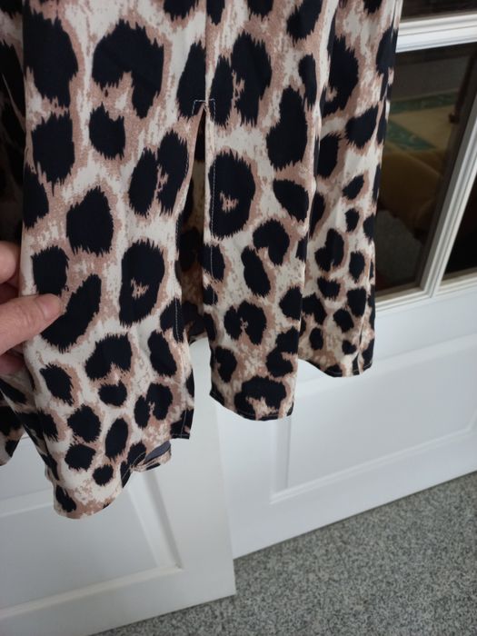 Vestido fresquinho,  elegante, tecido não  amarrota.Novo