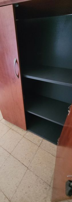 Armário de escritório em madeira