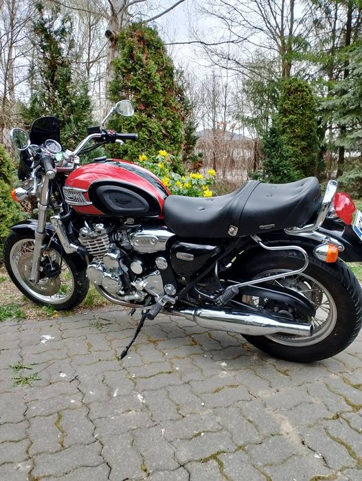 Triumph thunderbird 900