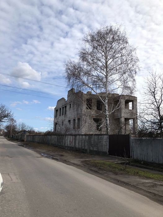 4 суміжні земельні ділянки з недобудовами 50соток