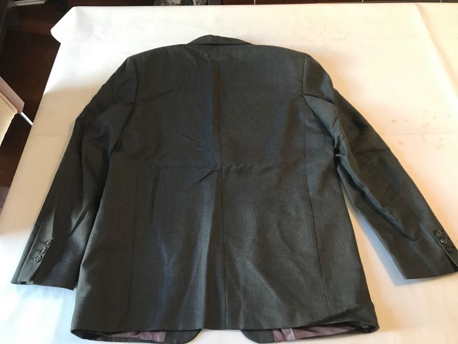 Fato de Homem Cinza em bom estado!