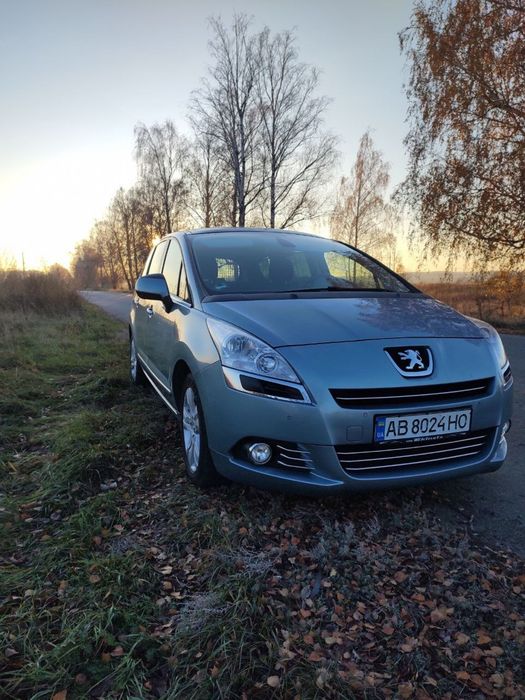 Peugeot 5008 гарний стан