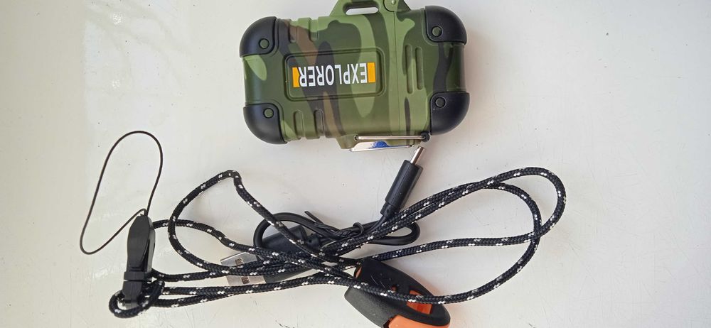 зажигалка  работает от зарядки через USB