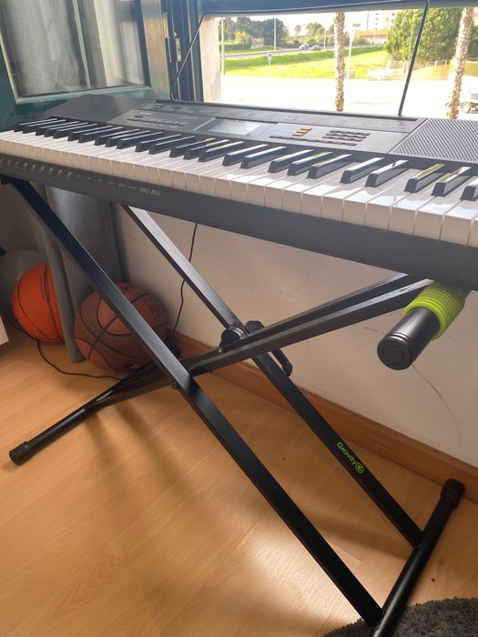 Teclado Casio CTK2500 e mesa de suporte