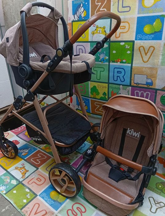 Продам детскую спортивную коляска  2 блока люлька +прогулка.