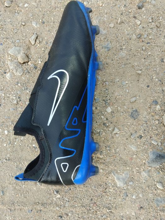 Vendo chuteiras nike, nr 38,5 em bom estado de conservação.