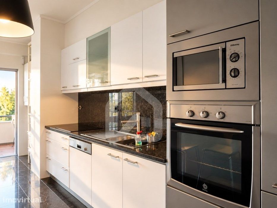 Apartamento T2 - Mobilado com 2 Lugares de Garagem