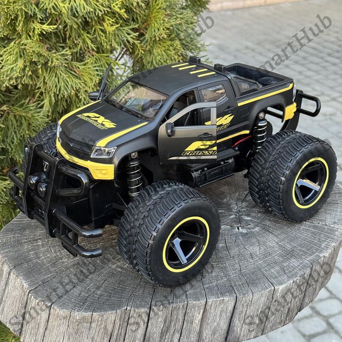 Джип на радиоуправлении Protector Monster Truck Желтый,  на пульте