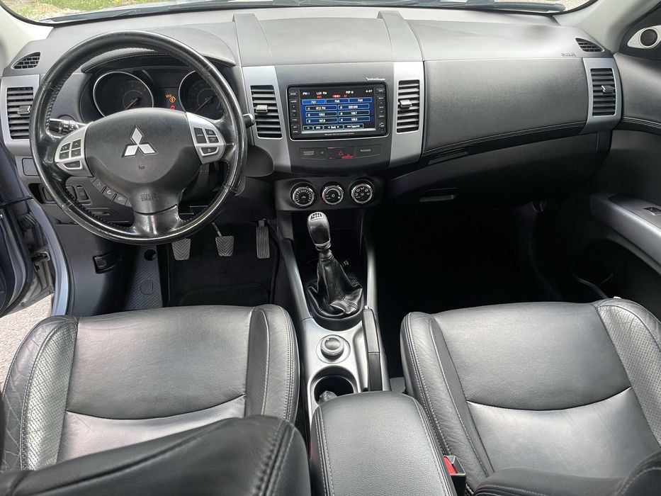 Міцубісі оутлендер 2011