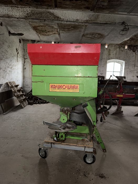 Rozsiewacz Krukowiak MXL 850 1Tona