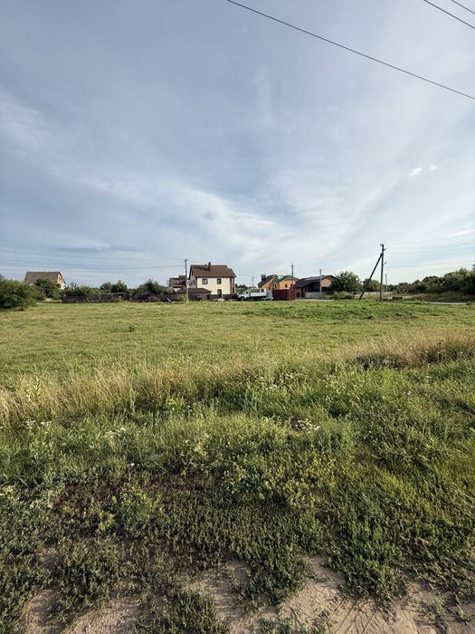 Продам гарну, рівну земельну ділянку в селі Гора, гарний підʼїзд, супер місце