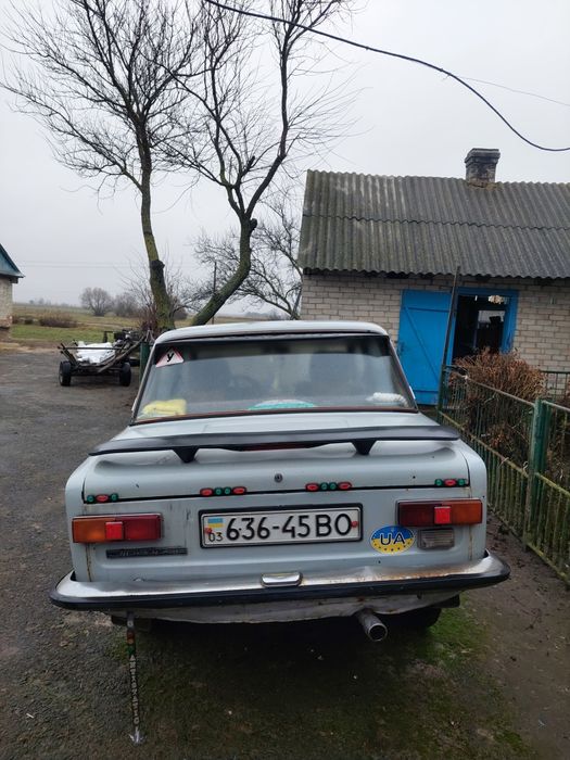 Автомобіль жигули 21011