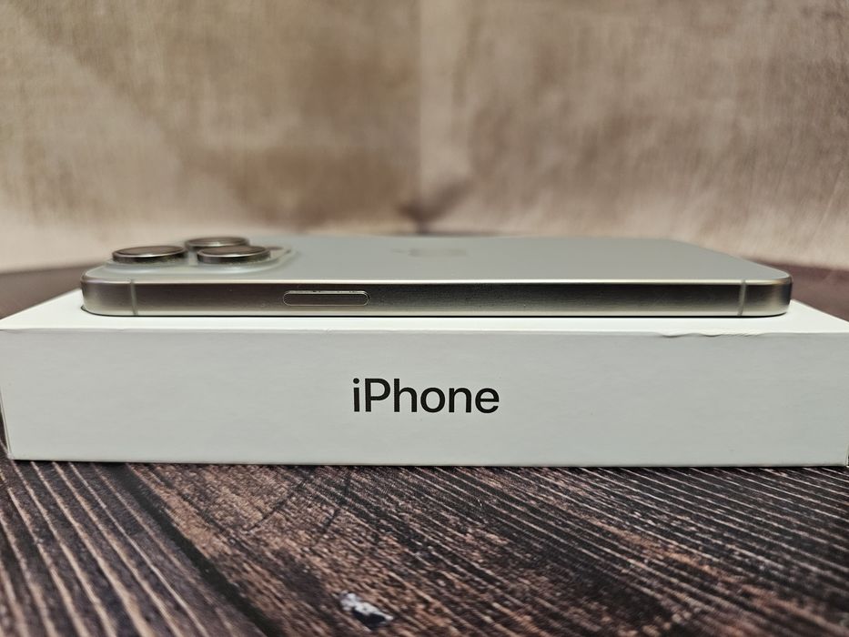 Смартфон Apple iPhone 15 Pro Max 256Gb Natural Titanium 90% гарантія