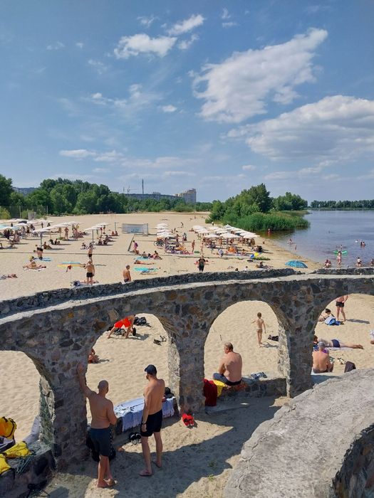 СВОБОДНА ! БЕЗ ПОСРЕДНИКОВ.  2 КОМ.Квартира-студия на "Дружбе народов"