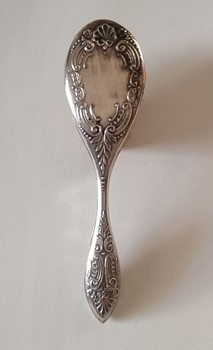 Antiga escova de cabelo em prata