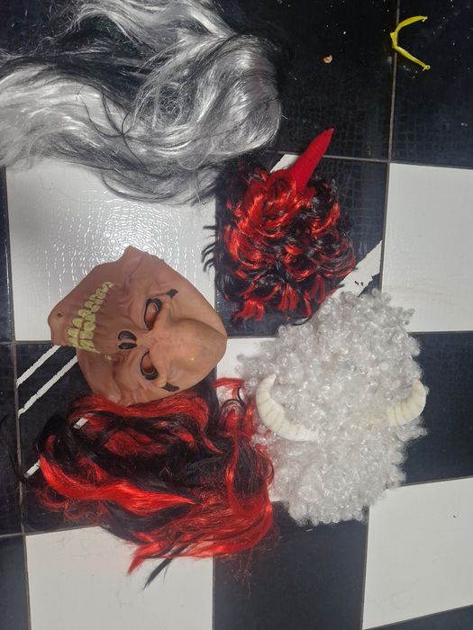 Продам парики на хэллоуин