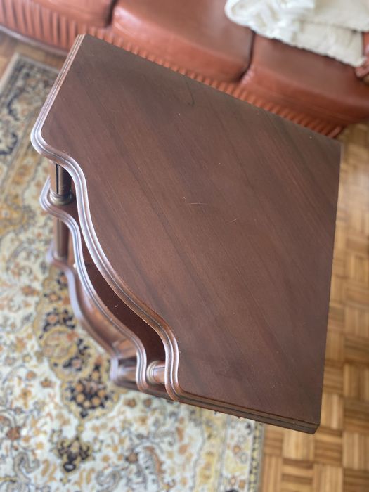 Móvel de canto em madeira