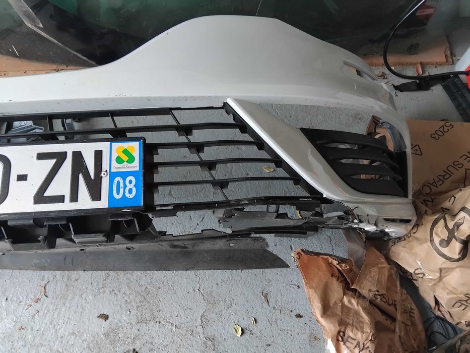 megane IV zderzak przedni uszkodzony